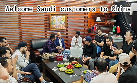 Accueillez les clients saoudiens en Chine et visitez la base de production de l'usine