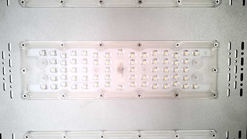 Street solar light with Auto cleaning System