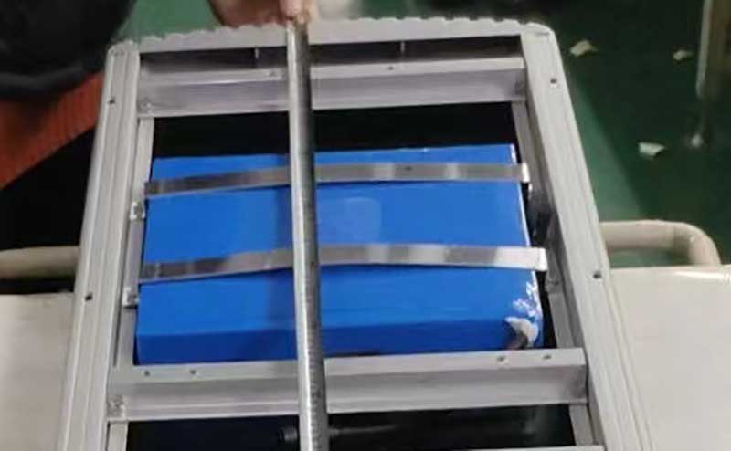 Street solar light with Auto cleaning System