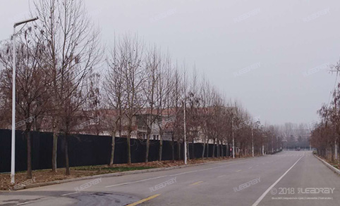 En tant que fournisseur de lampadaires solaires de 30 watts, Leadray vend des lampadaires solaires en gros à la route communautaire de Wanglu au Shandong