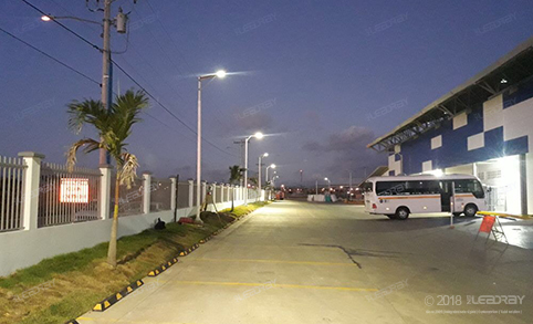 Lampadaire solaire à LED 40 W en promotion au Panama