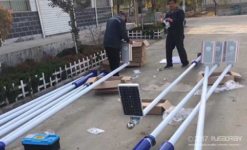 Environ 650 lampadaires solaires tout-en-un de 12 W ont été installés dans une communauté résidentielle