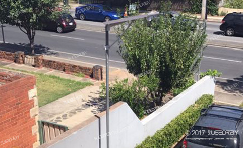 Des lampadaires solaires de 30 W avec caméra sont installés dans un parking par notre client australien.