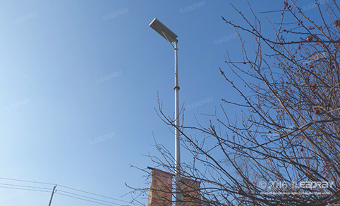 Siège social de Leadray : remplacement de tous les lampadaires traditionnels par des lampadaires tout-en-un de 50 W avec panneau solaire dans toute la zone industrielle