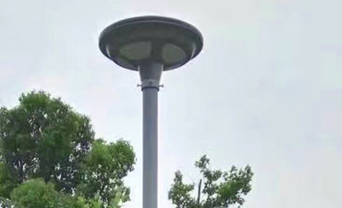 Nos clients mauriciens sont satisfaits de l'effet lumineux de notre lampe de jardin solaire à LED de 15 W et donnent de bons commentaires à notre équipe de développement de produits.