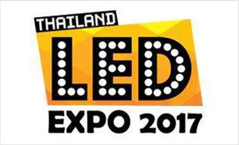 Les lampadaires solaires intégrés de 50 W sont très demandés lors de la foire thaïlandaise du 11 au 13 mai 2017.