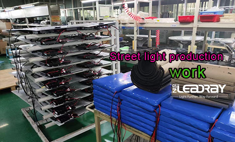 Production de lampadaires - Usine de lampadaires solaires optoélectroniques Leadray de Shenzhen