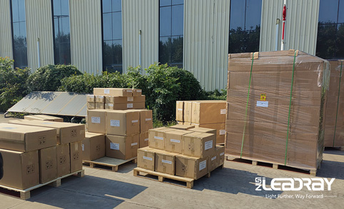170 lampadaires solaires LED intégrés de 80 W, lampe de jardin à énergie solaire expédiée aux clients au Mexique