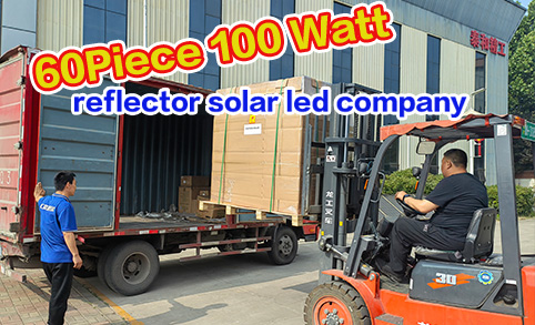 60 pièces 100 watts de fournisseurs de lampadaires solaires tout-en-un de Chine