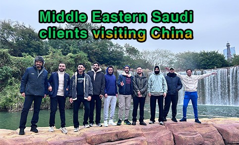 Des clients saoudiens du Moyen-Orient en visite en Chine