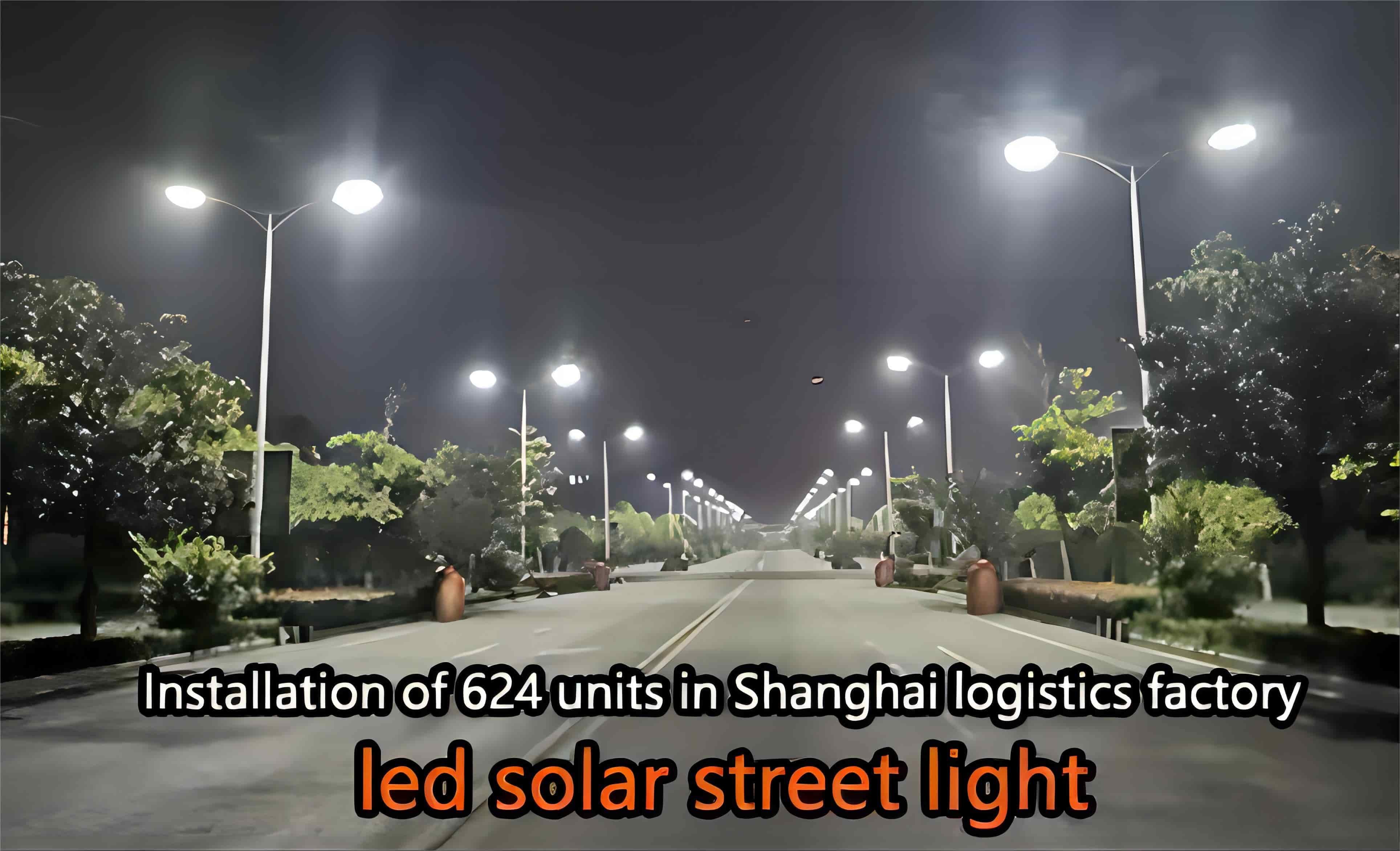 Installation de 624 unités de lampadaires solaires à LED tout-en-un intégrés à l'usine logistique de Shanghai
