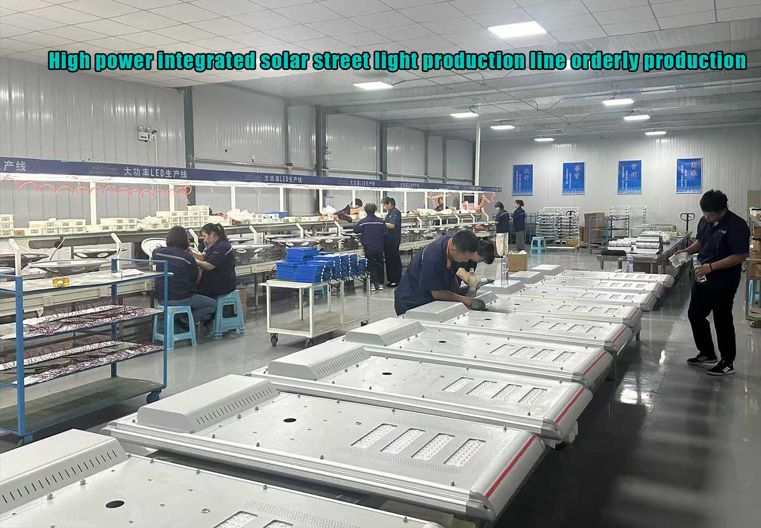 Ligne de production ordonnée de lampadaires solaires intégrés haute puissance