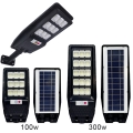 ABS étanche télécommande grande capacité batterie super lumineux commercial rada capteur humain 100w 300w lampadaire solaire extérieur