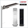 Le nettoyage automatique comprend des panneaux solaires en silicium monocristallin avec des lampadaires LED entièrement en aluminium de 80 watts