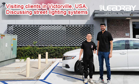 Visite chez des clients à Victorville, aux États-Unis, pour discuter des systèmes d'éclairage public