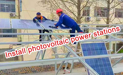Une centrale photovoltaïque est installée sur le toit du bâtiment de l'usine