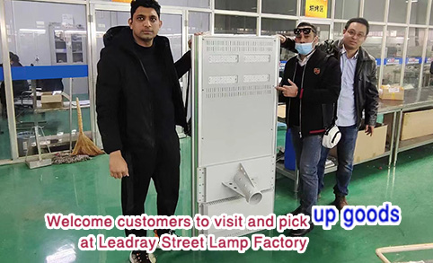 Un client sénégalais commande l'acceptation d'un lampadaire électrique LRC-H200W chez Leadray Optoelectronic