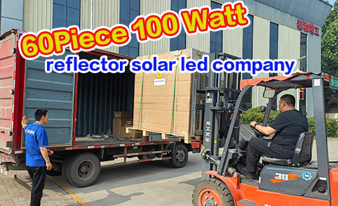 60 pièces de 100 watts en provenance de Chine tout en un fournisseur de lampadaires solaires